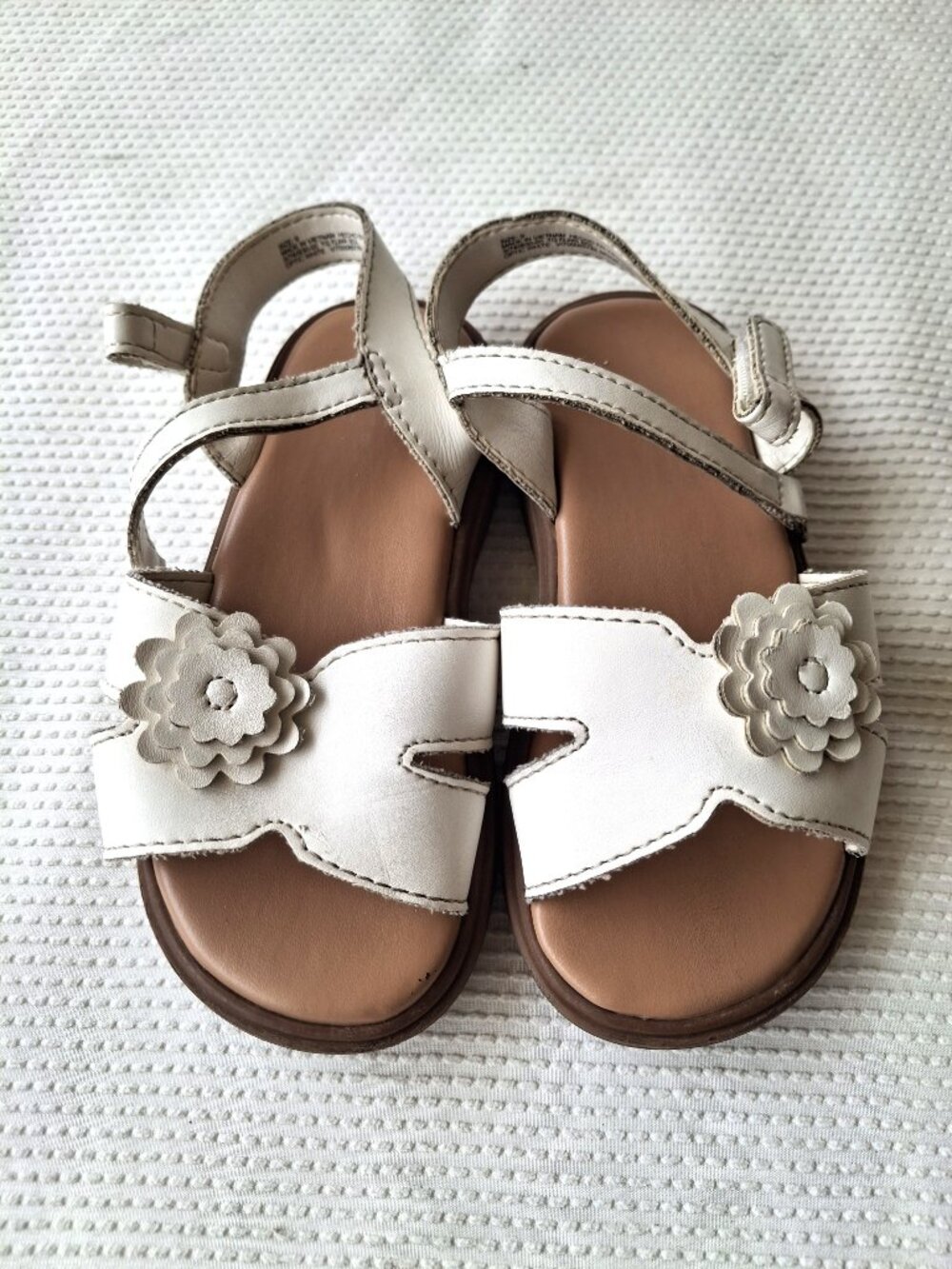 GAP white sandals for girls, with flowers, size 9